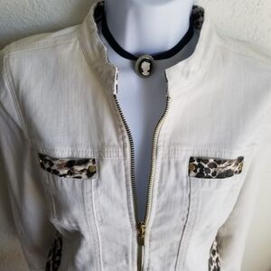 Chico’s Platinum Women's White Denim Leopard Accents Jean Jacket Sz 0